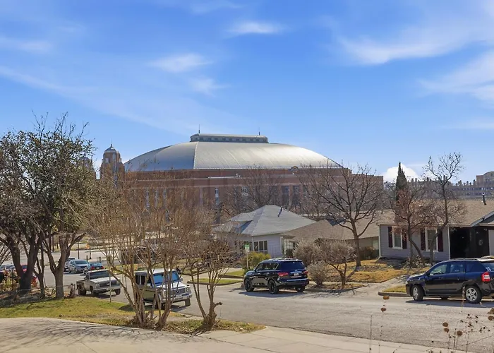 2 Min Walk Dickies Arena Lux Parking